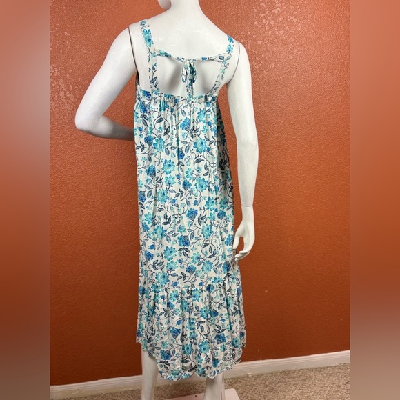 Old Navy Blue and White Floral Maxi Dress - Picture 9 of 14